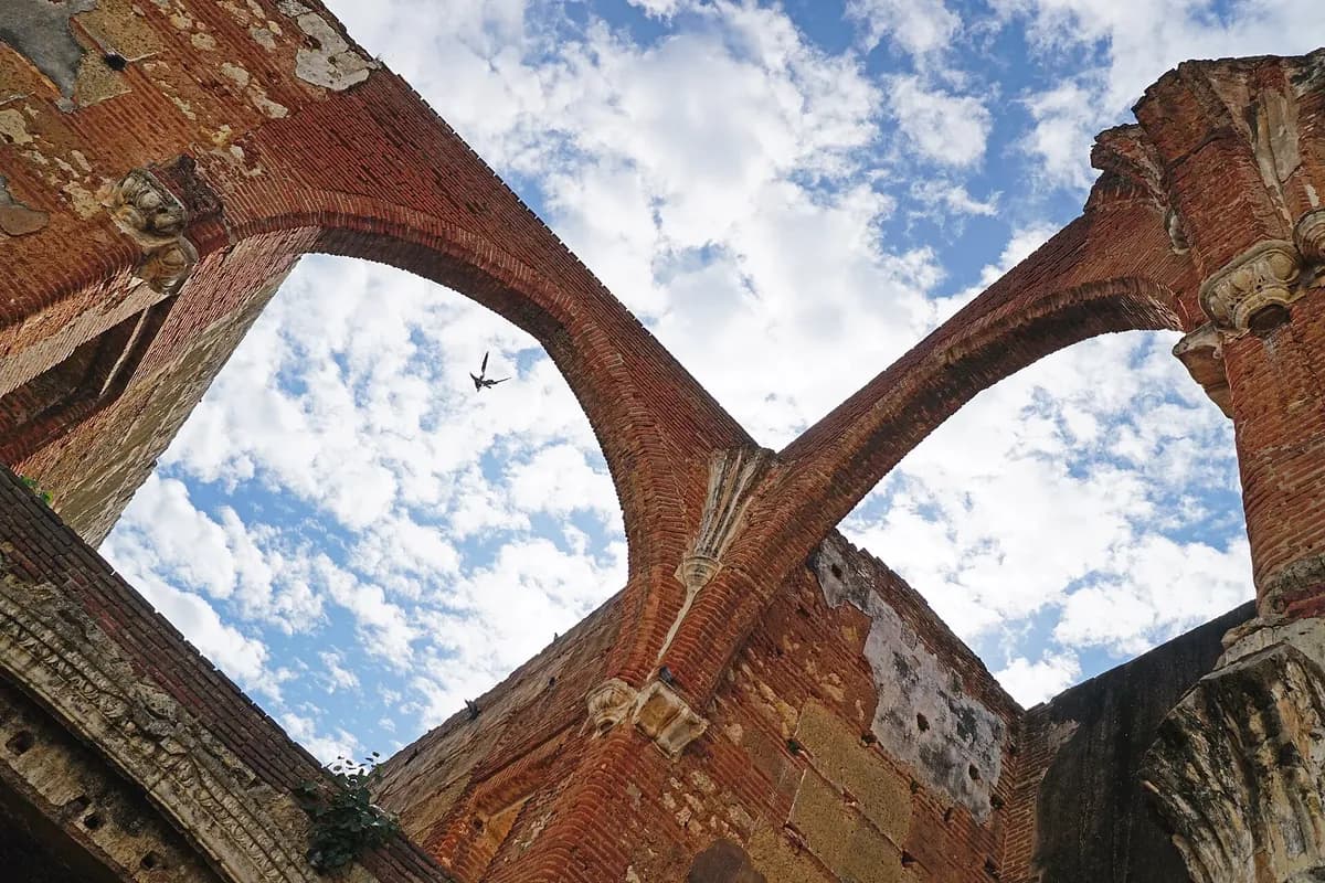 Ruinas del Hospital San Nicolás de Bari